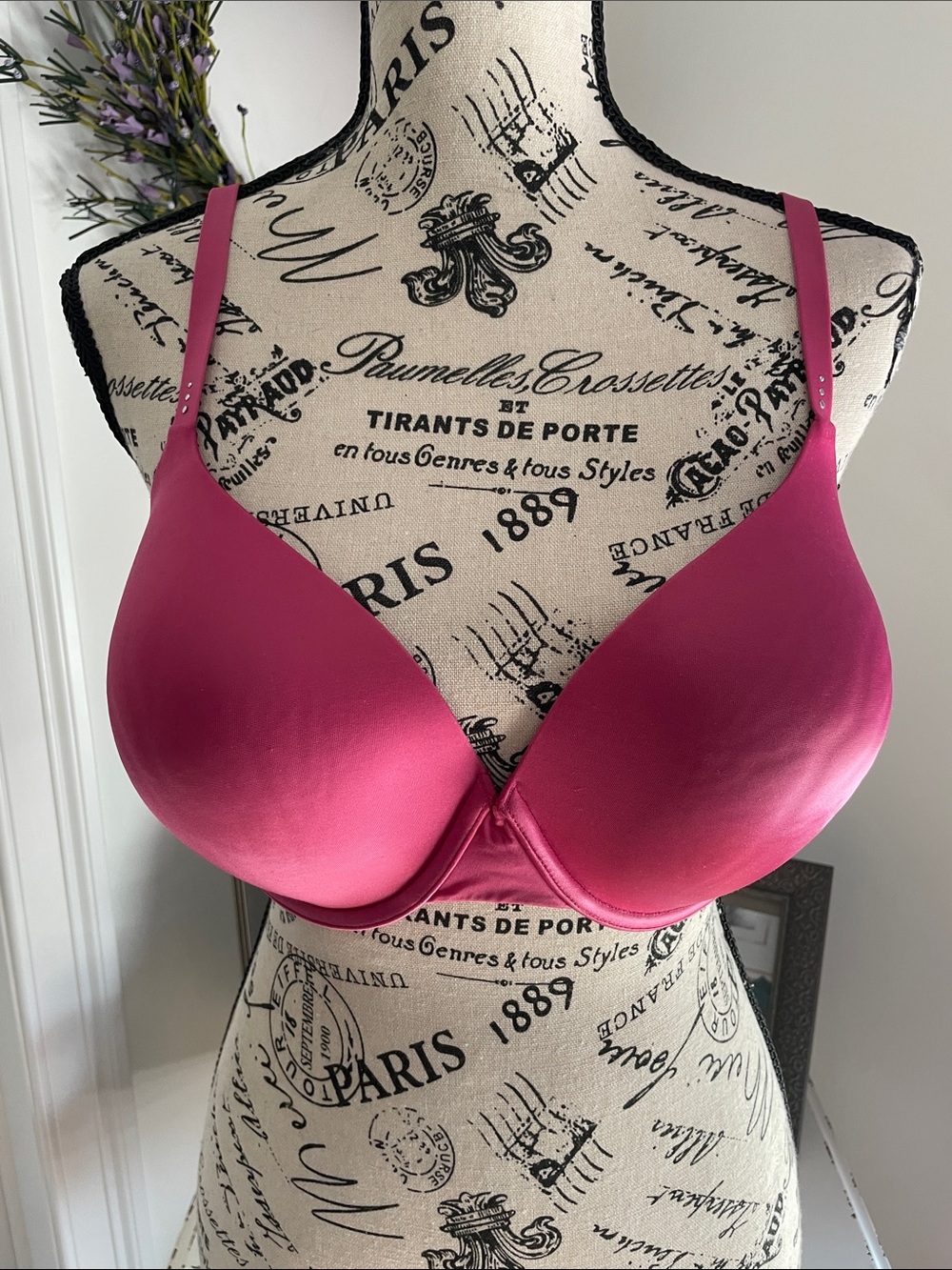 Victoria Secret Women's Seamless  Bra - Pink 38D